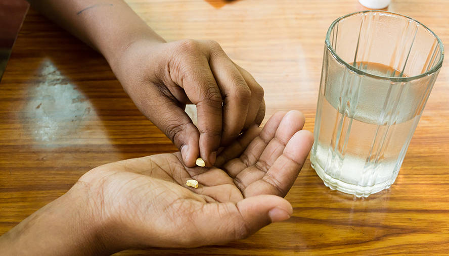 Hands holding an allergy tablet